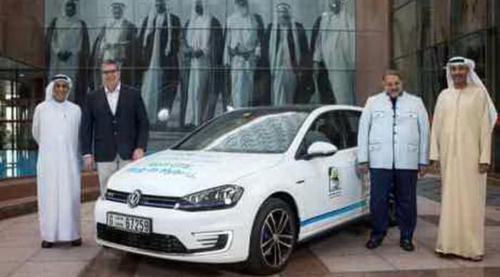 دبي تتسلم آخر نسخ فولكس فاجن جولف GTE الهجينة في حفل خاص