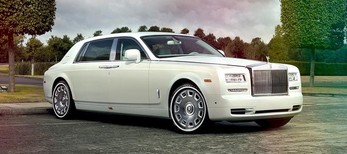 رولزرويس فانتوم خاصة تتزين بفرش داخلي أخضر اللون ولمسات يدوية مميزة