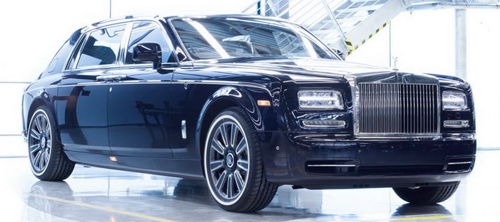 آخر نسخ رولزرويس فانتوم تقدم في صورة سيارة خاصة بوحي السفن الكلاسيكية