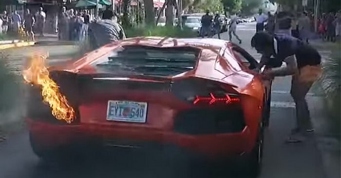 لامبورجيني أفنتادور تتعرض للاشتعال بعد جولة مرح في ميامي