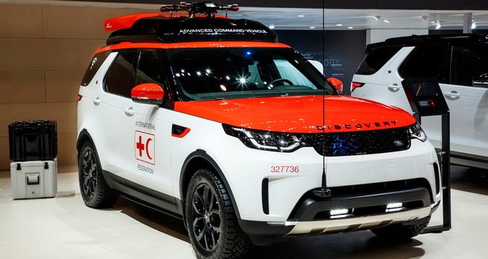 لاندروفر تقدم نسخة ديسكفري Hero للانقاذ مع طائرة يتم التحكم فيها عن بعد