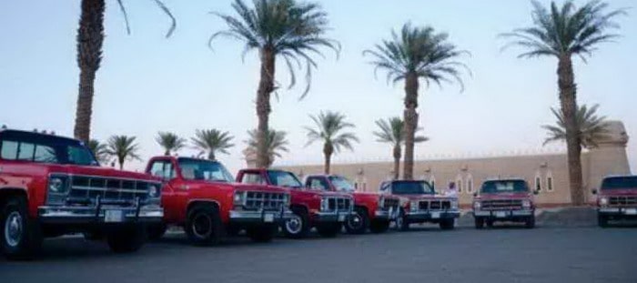 مدينة جبة بحائل تشهد جولة لـ 25 سيارة GMC قديمة ومعدلة