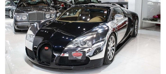 عرض بوجاتي فيرون باللونين الأسود والكرومي للبيع في دبي بسعر 4.7 مليون درهم