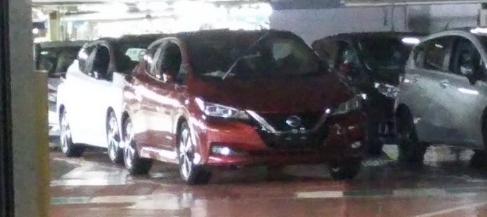 نيسان ليف 2018 ترصد بدون تمويه في المصنع