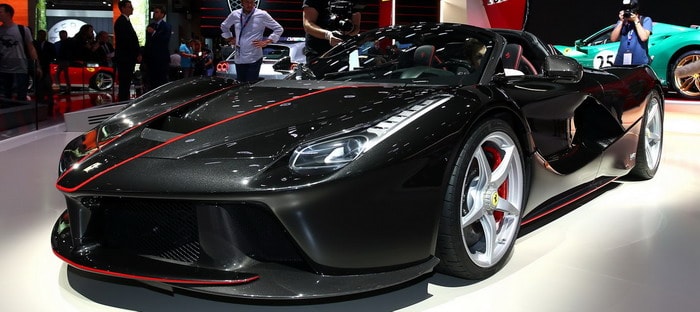 تاجر في دبي يطلب 7.3 مليون دولار لبيع لافيراري أبيرتا