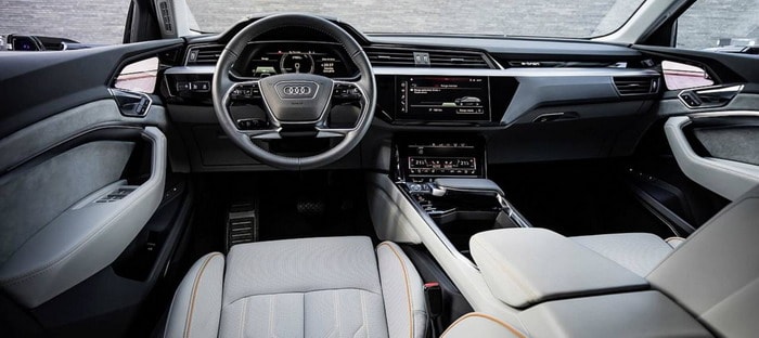 أودي ETron تظهر مقصورتها المدججة بتقنيات متطورة وشاشة 5 بوصة