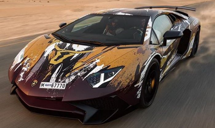 لامبورجيني أفينتادور SV في دبي تحمل حلة مميزة للصحراء