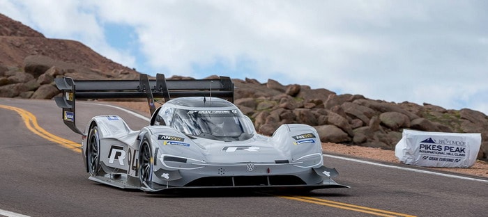 فولكس فاجن I.D. R بايكس بيك السباقية تسعى للقب أسرع سيارة كهربائية في جودوود