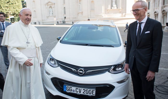 البابا فرانسيس بابا الفاتيكان يتلقى أوبل أمبيراe