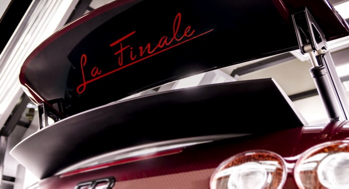 بوجاتي تبيع آخر نسخ فيرون وتعرضها مع أول نسخة في جنيف 2015