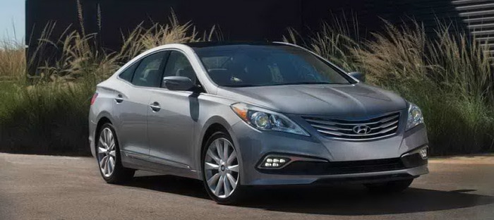 هيونداي أزيرا 2015 المحسنة تتطلع للجمهور بحماس في ميامي