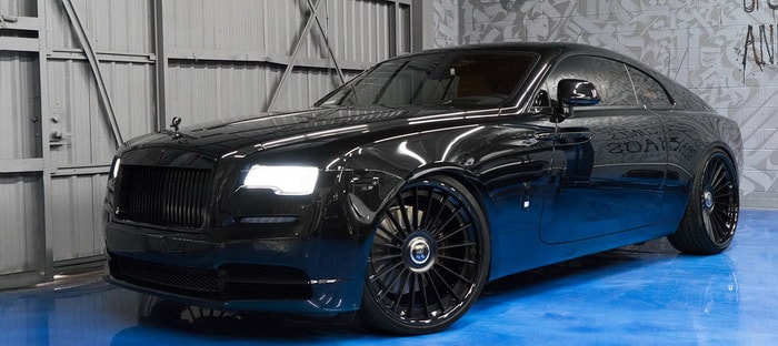 رولز رويس ريث فاخرة مميزة بلون أسود مخيف وعجلات فورجياتو