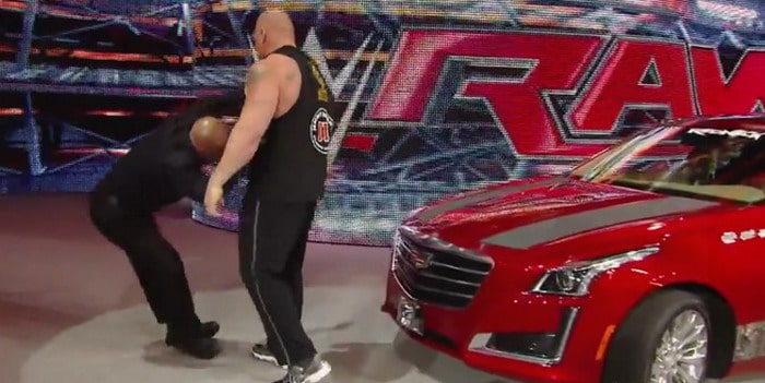 فيديو : مصارع WWE بروك ليزنر يدمر سيارة كاديلاك CTS 2015 بفأسين