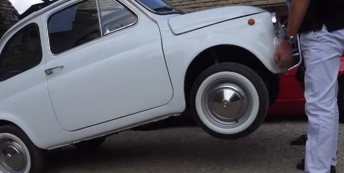 فيديو : جامع سيارات شهير يستعرض بسيارته فيات Cinquecento الصغيرة المحبوبة !!