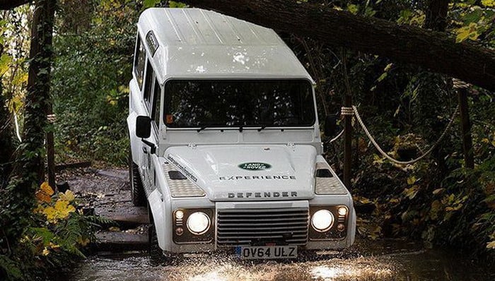 لاندروفر تكشف تفاصيل تصميم جديدة لموديل ديفندر 2018