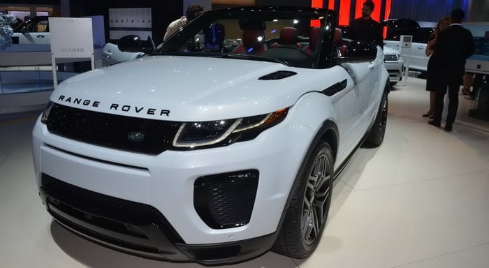 رانج روفر إيفوك المكشوفة تظهر بسقفها المفقود في مكانها الصحيح في لوس أنجلوس 2015