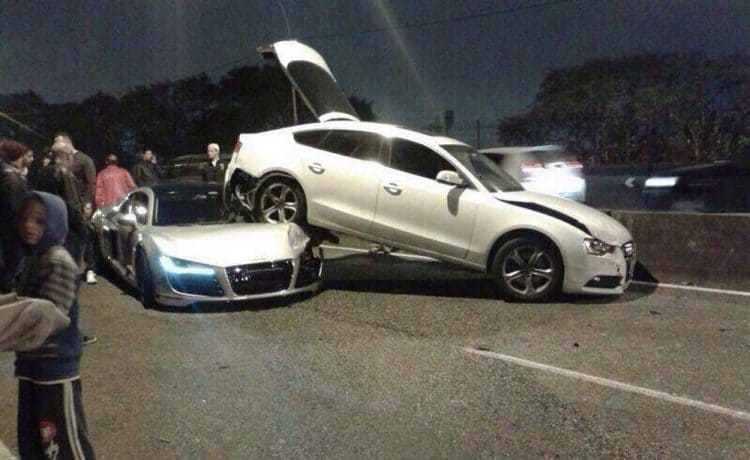 فيديو : أودي R8 وA5 يتعانقان بشكل غريب في حادث بالبرازيل