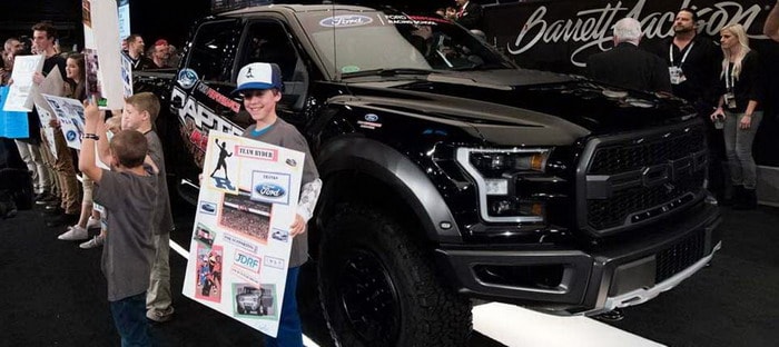 آخر نسخ فورد F150 رابتور موديل 2017 تباع بسعر 157 ألف دولار