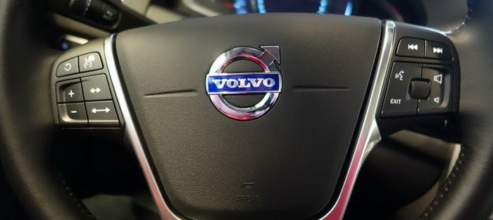 سيارات شرطة سعودية بعلامة فولفو تساعد في تحقيق الأمن