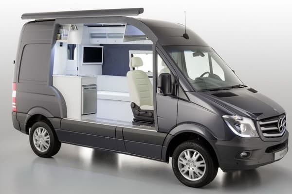 مرسيدس تكشف عن سبرنتر التجريبية بمقصورة برفاهية اليخوت