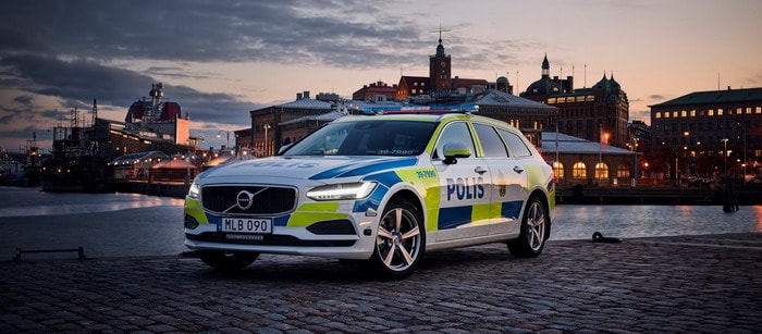 فولفو V90 الجديدة تتحول الي سيارة شرطة في السويد
