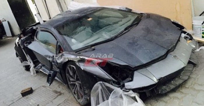 فيديو : بيع سيارة لامبورغيني أفنتادور مدمرة في حادث بدبي بـ 100.000 دولار