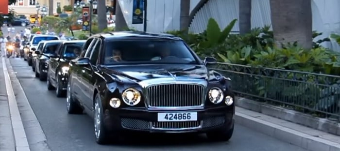 أمير قطري يستعرض بسيارته بنتلي مولسان جراند ليموزين في موناكو