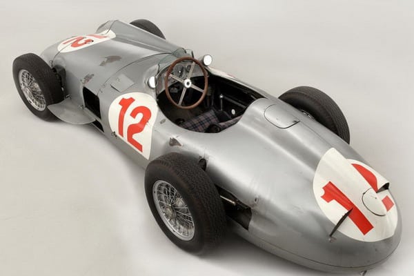 سيارة مرسيدس W196R للفورميلا 1 طراز 1954 تباع بـ 29 مليون دولار