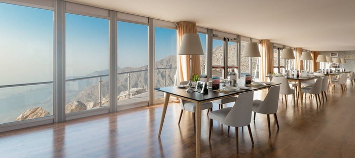 بنتلي تفتتح مطعم جديد في الإمارات للاحتفال باطلاق كونتيننتال GT