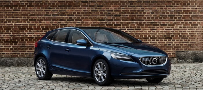 فولفو تزيح القناع عن V40 و V40 Cross Country موديلي 2017 بألوان جديدة