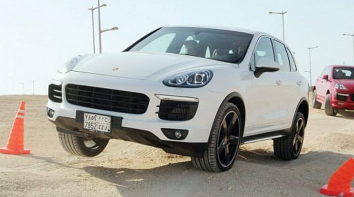 بورشه كايين . . قدرات مميزة علي الطرق الوعرة في السعودية