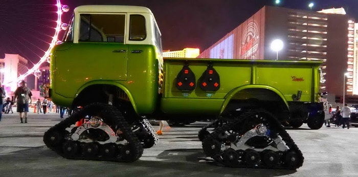 جيب FC170 تحصل علي عجلات مجنزرة ومحرك V8 هيمي ولون أخضر غريب