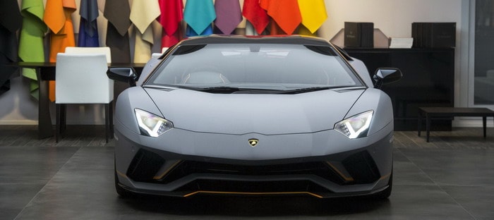 لامبورجيني أفينتادور S الوحيدة من نوعها تنطلق في جودوود