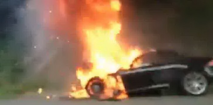 فيديو : جاجوار FType تحترق ثم تنفجر علي الأوتوبان بصورة مروعة