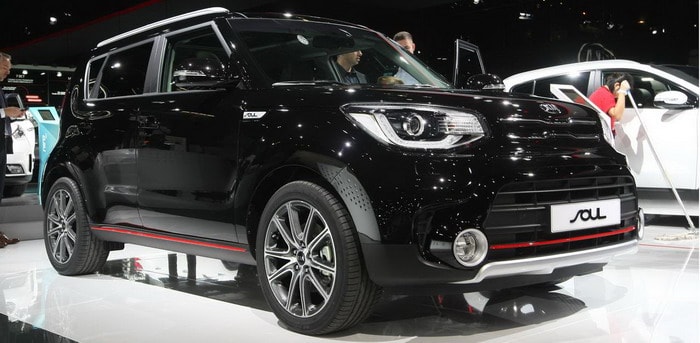 كيا سول SX المحسنة تنحني للجمهور في باريس مع محرك بقوة 201 حصان