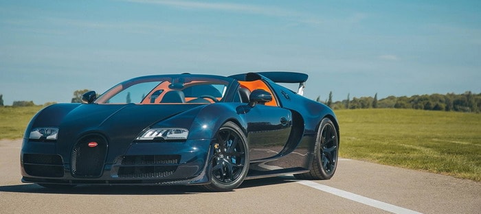 عرض نسختين نادرتين من بوجاتي فيرون للبيع في لندن