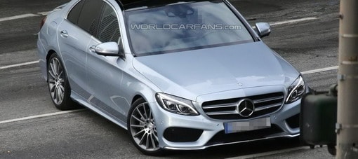 مرسيدس – بنز CClass تكشف عن خطوطها دون أيه أغطية في صور تجسسية جديدة