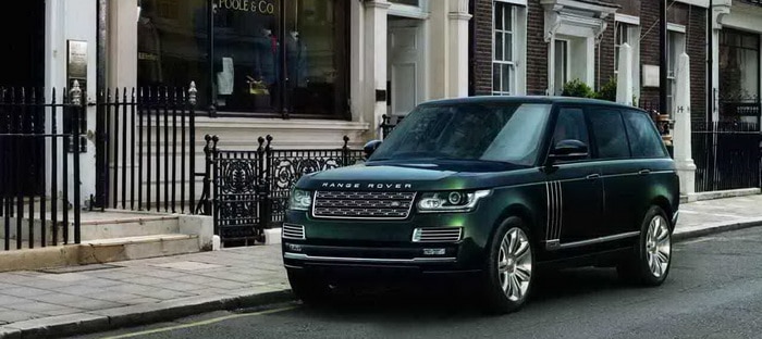 لاندروفر SVO وهولاند للأسلحة يكشفان عن أفخم اصدارات رانج روفر علي الإطلاق