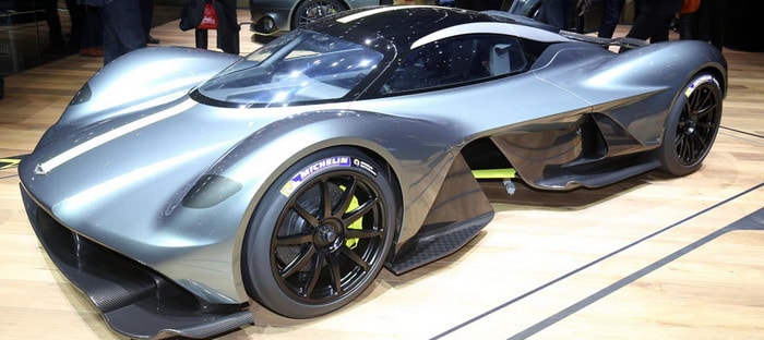 أستون مارتن فالكيري الجديدة تثير رعب السيارات الفائقة في جنيف 2017