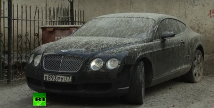 فيديو : بنتلي كونتيننتال GT تتعرض لأمطار من الخرسانة في روسيا
