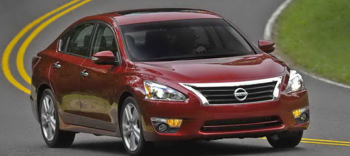نيسان تستدعي 220.000 سيارة ألتيما بسبب الفتح المفاجيء لغطاء المحرك
