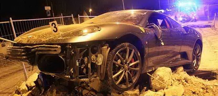 مطاردة شرسة مع الشرطة تتسبب في تحطم فيراري F430 وهروب سائقها