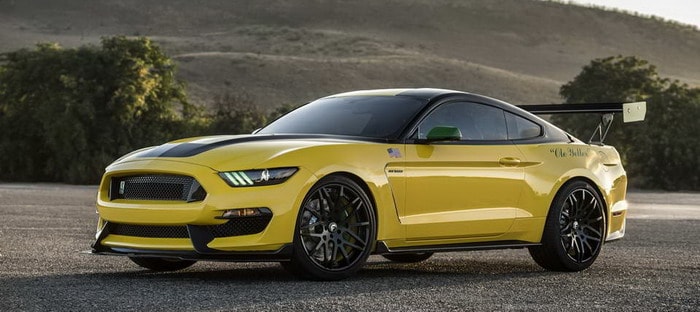 فورد تكرم ذكري طائرة P51D من خلال نسخة موستانج Ole Yeller شيلبي GT350 الصفراء