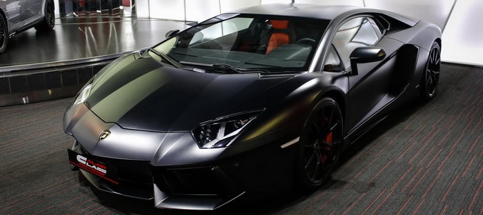 لامبورجيني أفنتادور سوداء تبحث عن مالك جديد بعرضها لدي العين كلاس موتورز