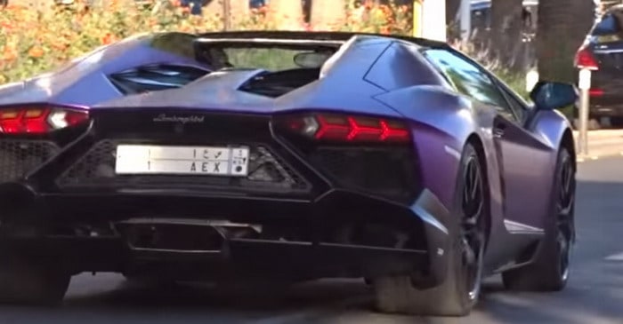 فيديو : لامبورجيني أفنتادور 50th anniversario سعودية تزأر بوحشية في كان