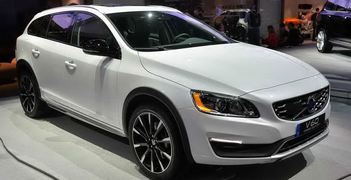 فولفو V60 Cross Country 2015 تبدو أطول وأكثر وعورة في لوس أنجلوس 2014