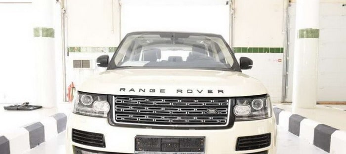 منع سيارة رانج روفر من دخول السعودية لافتقارها للأمان بسبب حادث