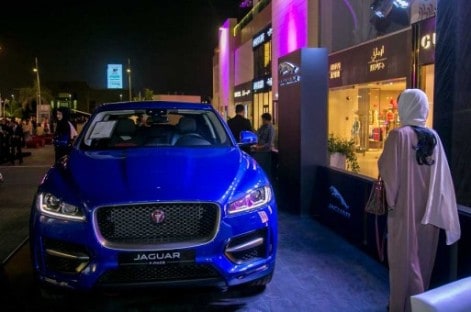 جاجوار FPACE ورانج روفر فيلار في حفل خاص بالزهور في السعودية