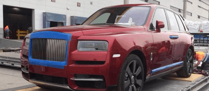 فيديو : بدء تسليم رولزرويس كولينان وأول نسخة لمواطن خليجي