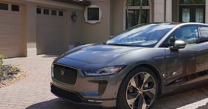 جاجوار تسلم أول نسخ IPACE الكهربائية في أمريكا الشمالية